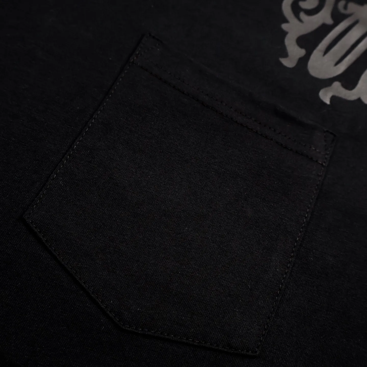 🅿️270 [Exclusive supply] CH Crow Heart Black Sword Printed Short Sleeves. The original version was purchased for 4,296. The fabric is made of custom-woven and dyed 230g pure cotton plain weave. The printing is made of imported ink and three-dimensional printing. The size and position are perfectly restored. Size:S.M.L